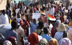الخرطوم.. آلاف المعتصمين يصلّون الجمعة أمام مقر قيادة الجيش
