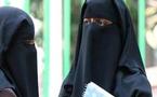 إشكال في جامعة تونسية بعد رفضها قبول طالبة منقبة وملتحون يهددون بـ ذبح أستاذ جامعي