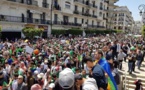 طلبة الجزائر يحتجون أمام قصر الحكومة