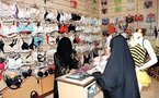 السعوديات يتخلصن اخيرا من احراج شراء ثيابهن الداخلية من بائعين رجال