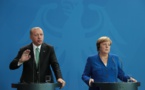 ميركل تجري محادثات مع أردوغان حول تطبيق اتفاقية اللاجئين