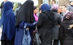 حملة تونسية ضد ارتداء النقاب باعتباره طريقة لتغييب النساء عن الفضاء العام