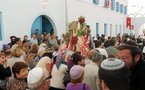 1500 يهودي يؤدون الزيارة السنوية لكنيس "الغريبة" في جربة التونسية