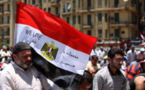 مصريون تحت الشمس الحارقة بالتحرير من أجل عودة الشرعية