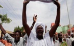 الامن يطلق"مسيل الدموع"على سودانيين يحتفلون بذكرى اسقاط البشير