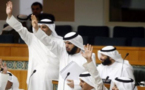 غالبية النواب الكويتيين يقاطعون أولى جلسات البرلمان مع احتدام الازمة السياسية