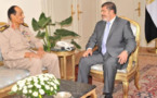 الصحافة تتهم مرسي بإنهاء حكم المجلس العسكري للاستحواذ على كل السلطات