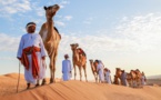  رحلة فوق ظهور الإبل عبر صحراء "بني وهيبة" العُمانية
