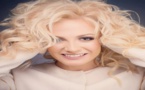 الممثلة بولينا ماكسيموفا تفوز بجائزة في مهرجان "كان" للمسلسلات