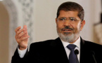 مرسي يؤكد ان ملف مسؤولي نظام القذافي الهاربين إلى مصر سيعالج قانونياً