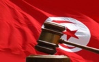 قضاة تونس يرتدون الشارة الحمراء للمطالبة بضمان استقلالية القضاء العدلي