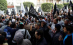 آلاف الاسلاميين يتظاهرون في تونس دفاعا عن شرعية الحكم وادانة للتدخل الفرنسي