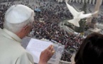 البابا يلتقي المؤمنين في ساحة القديس بطرس في اليوم الاخير من حبريته