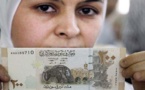 الليرة السورية تواصل انهيارها أمام الدولار والحكومة تقترب من رفع أسعار الوقود
