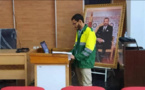 لماذا ناقش طالب مغربي أطروحة الدكتوراه مرتدياً ملابس عامل نظافة؟