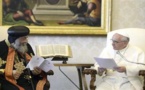 بابا الفاتيكان يتطلع اثناء استقبال بابا الاسكندرية للوحدة التامة بين الكاثوليك والاقباط