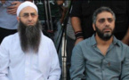 فضل شاكر المغني سابقاً والإسلامي المختفي حالياً مع شيخه وملهمه أحمد الأسير