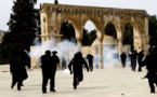 الاحتلال يعتدي على المصلين بالأقصى واشتباكات واسعة في الضفة  