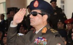 عبد الفتاح السيسي .. الجنرال الذي يلوح للمصريين بالاعلام من سماء القاهرة