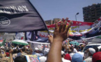 غير بعيد عن قصر الرئاسة ‏الاسلاميون يتظاهرون في القاهرة تحت رقابة الجيش