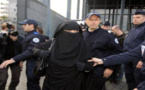 تظاهرة بمركز للشرطة الفرنسية بعد توقيف رجل اعترض على تفتيش زوجته المنقبة