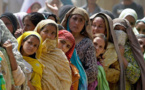 علماء دين باكستانيون يقررون منع النساء من التسوق بمفردهن
