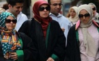 الحكومة السويدية تستقبل ناشطات يدافعن عن الحجاب ويحاربن العنصرية