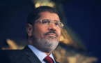 مرسي يؤكد امام المحكمة انه "رئيس الجمهورية" ويطلب "محاكمة قادة الانقلاب"