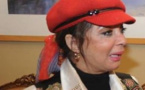 صورة شهيرة بدون حجاب وبقبعة حمراء تشعل جدلا في الانترنت