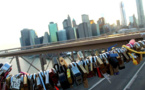 "أقفال الحب" تغزو جسر بروكلين و شرطه نيويورك تكافحها