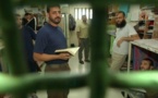 الفلسطينيون المضربون عن الطعام في السجون الاسرائيلية يعلقون اضرابهم