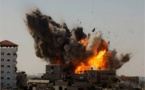 قصف عنيف على غزة وعرض فلسطيني لتهدئة انسانية