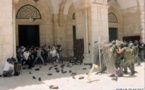 مواجهات داخل باحة الاقصى احتجاجا على دخول متطرفين يهود اليها