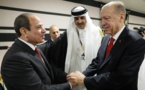 قبل تطبيع العلاقات..ولأول مرة..أردوغان يصافح السيسي في قطر