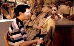 بيانو أيهم الاحمد يصدح بالامل وسط معاناة مخيم اليرموك