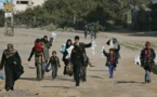 الاف الفلسطينيين يهربون من منازلهم شرق غزة خوفا من استئناف الهجوم الاسرائيلي