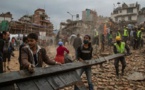 تجاوز الحصيلة الرسمية للقتلى بسبب زلزال نيبال 1800 شخص