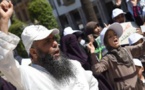  مئات السلفيين يطالبون بإعادة التحقيق بتفجيرات الدار البيضاء