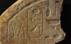 مصر تعلن الكشف عن لوحتين أثريتين على ساحل البحر الأحمر