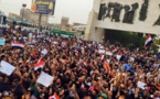 هتافات منتقدة  وآلاف يتظاهرون ضد الفساد في بغداد