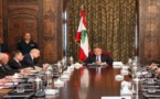  المحتجون يرشقون المشاركين فى جلسة الحوار اللبناني  بالبيض 