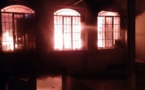 متظاهرون إيرانيون يحرقون مقر السفارة السعودية في طهران