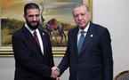 الرئيس السوري أحمد الشرع يصافح الرئيس التركي رجب طيب أردوغان في لقاء على هامش القمة العربية الإسلامية الطارئة بالدوحة - 15 أيلول 2025 (الأناضول)