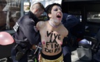 ناشطات عاريات الصدر يعرقلن تجمع "الجبهة الوطنية" في باريس