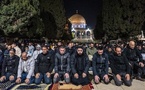      القدس.. آلاف الفلسطينيين يقيمون التراويح بالمسجد الأقصى
