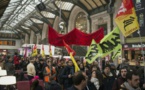 إضراب مفتوح في وسائل النقل الفرنسية يزيد من تأزم وضع الحكومة