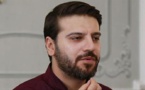 منشد عالمي يقف  في وجه فقدان الذاكرة الثقافية بالاغاني 